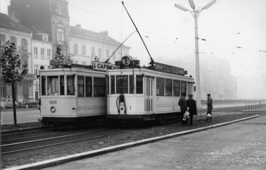 Motrices 1009 (ligne 25) et 1243 (ligne 2)