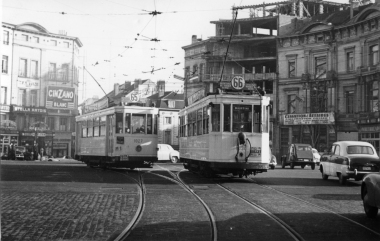 Motrices 1027 (ligne 65) et 1030 (ligne 66)