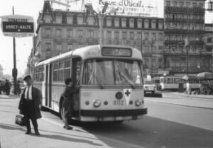 Autobus Brossel 8112 (ligne 57) Place Rogier 08/05/1963 - Auteur inconnu Collection MTUB