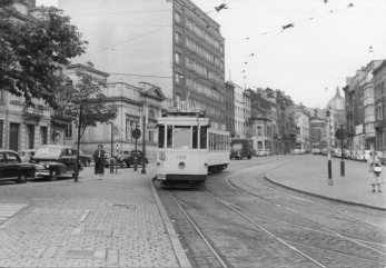 Motrice 1129 (ligne 90) Jacques Bazin - 12/07/1957 Place Liedts Collection MTUB