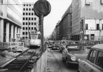 Motrice 9067 (ligne 24) Rue de la Loi B. Dedoncker - Date inconnue Collection MTUB