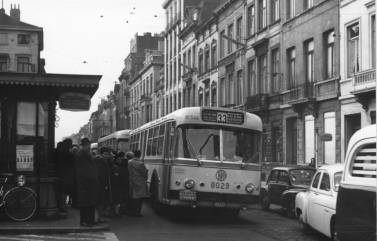 Autobus 8029 (ligne 33) 1964 - Place Raymond Blyckaert Auteur inconnu Collection MTUB