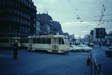 Motrice 9061 (ligne 81) Boulevard du Jardin Botanique Date et auteur inconnus Collection MTUB